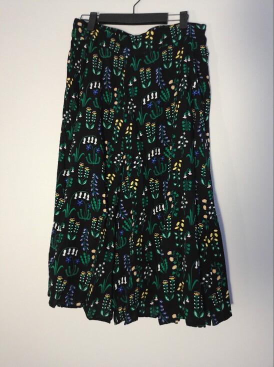 Modcloth Dresses & Skirts - Modcloth Black Floral Midi Skirt